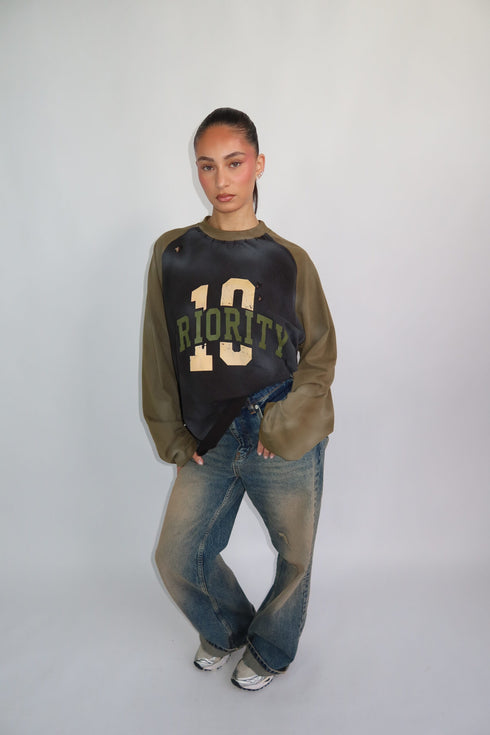 Priority ‘10’ Distressed Longsleeve arme green