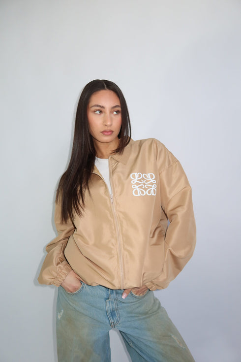 priority monogram windjacket sand