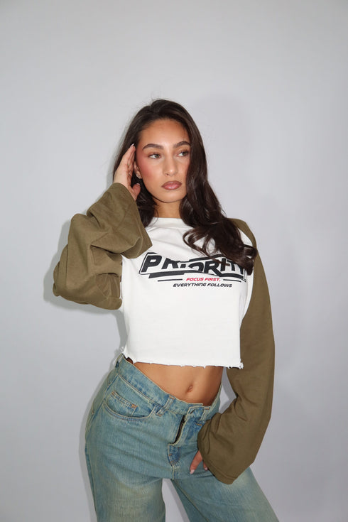 Priority focus Cropped longsleeve khaki
