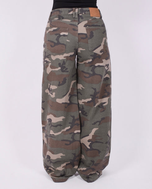 camo button jeans