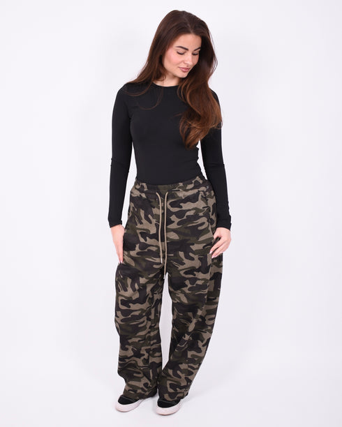 baggy camo jogger