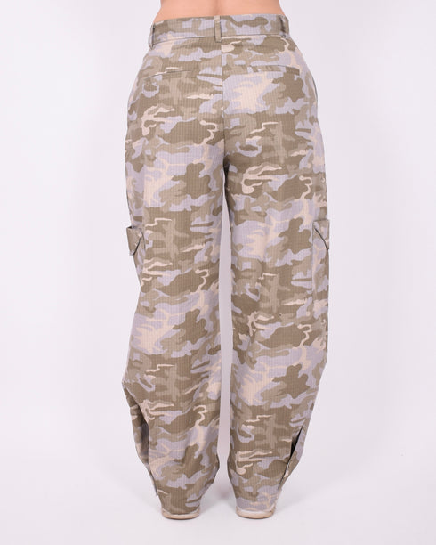 Camo balloon pants light washed