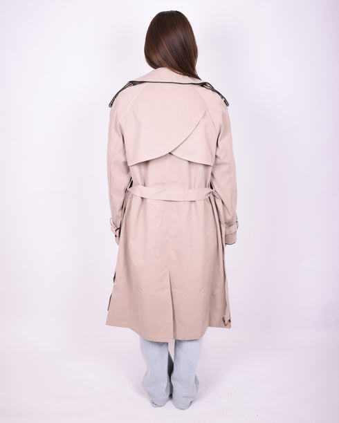 fall trenchcoat beige