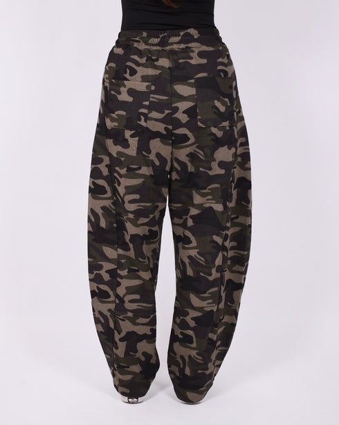 baggy camo jogger