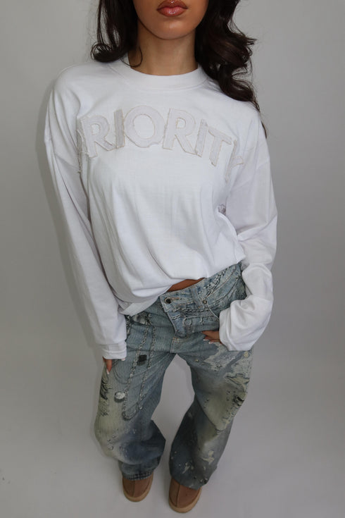 Priority Distressed logo longsleeve white