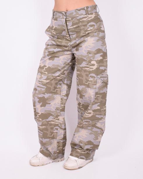 Camo balloon pants light washed