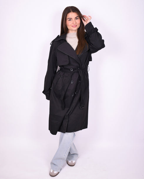 fall trenchcoat black