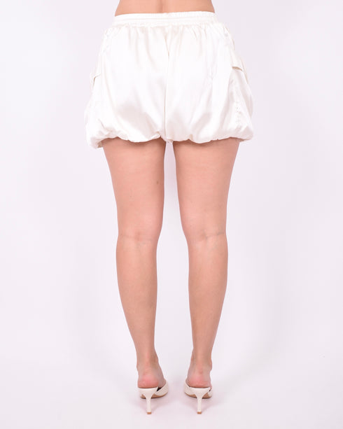 Satin cargo balloon short crème