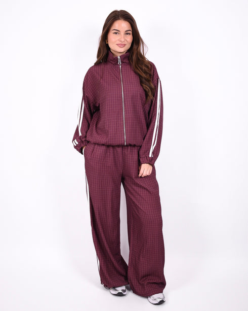 Checkered tracksuit Bordeaux pre-order 7/10