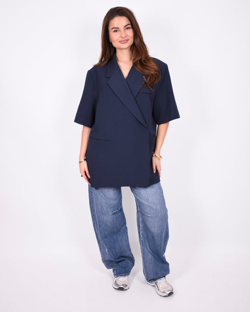 Medium blue barrel stretch jeans