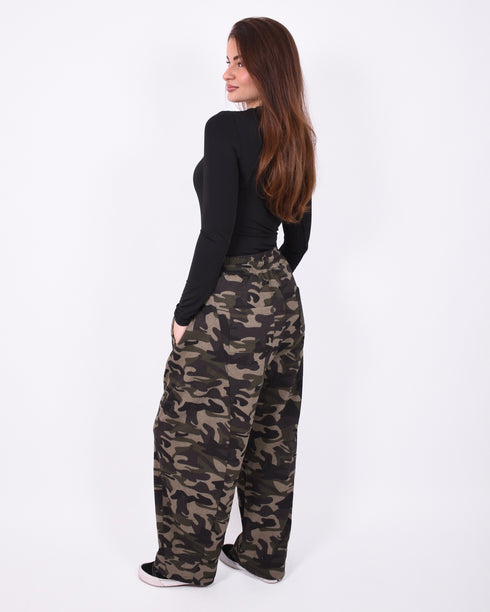 baggy camo jogger
