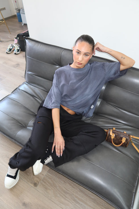 Distressed jogger black