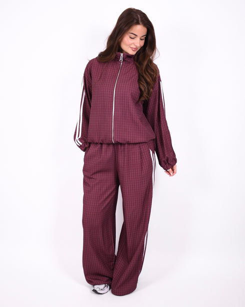 Checkered tracksuit Bordeaux pre-order 7/10