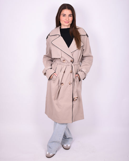 fall trenchcoat beige